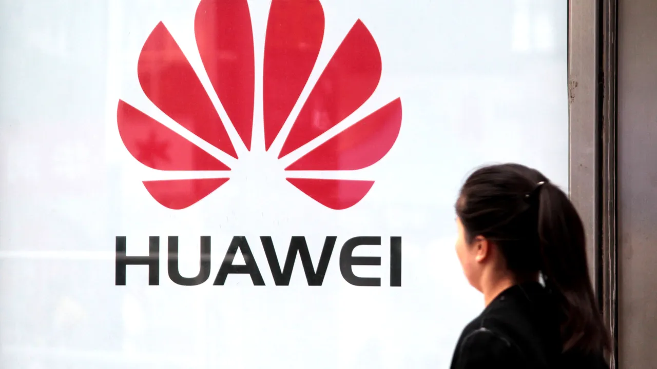 Doi angajați Huawei au fost SANCȚIONAȚI pentru că au utilizat iPhone când au transmis un mesaj din partea companiei