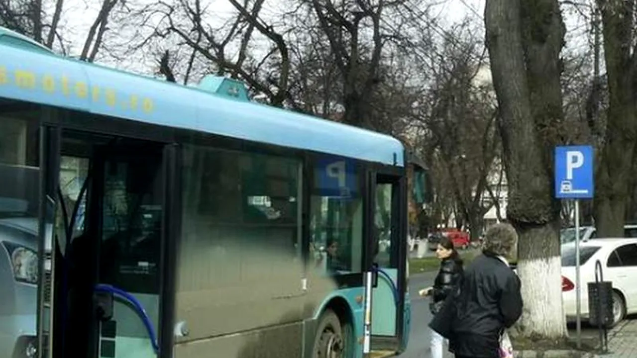 Șoferul unui autobuz din Bistrița A PUS O FRÂNĂ BRUSCĂ, provocând „dezechilibrarea