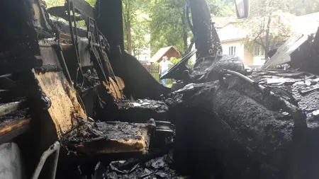 INCENDIU. Un autocar cu 46 de persoane la bord a luat foc pe DN1, în Azuga | Traficul în zonă a fost reluat