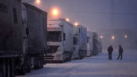 VREMEA. Cât pierd transportatorii din cauza viscolului. Două milioane de euro stau blocați la 