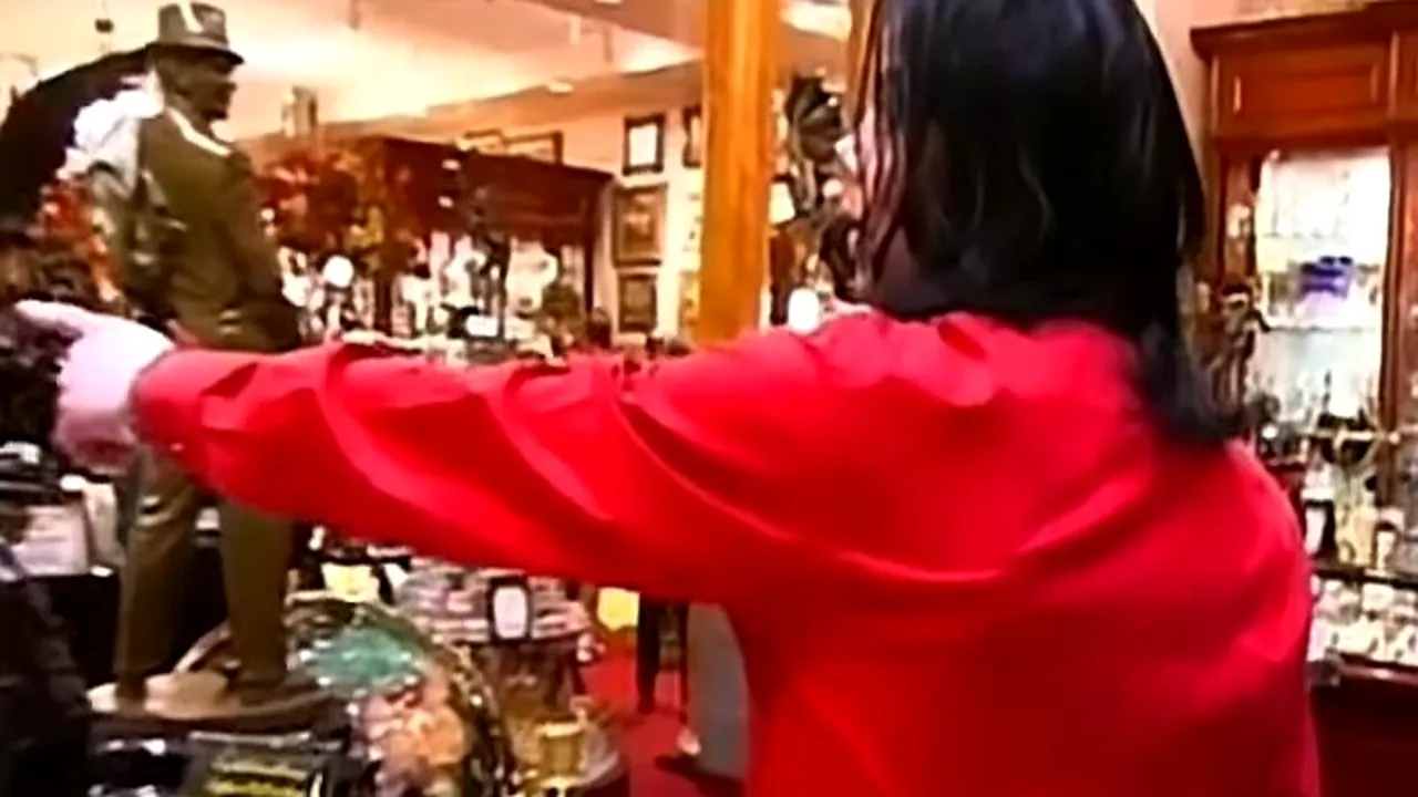 Se deghiza în femeie, pe timp de noapte, pentru a se întâlni cu amanții lui. A avut relații cu un muncitor și un chelner / Afirmații-șoc despre un megastar: „Regele muzicii îți linge acadeaua