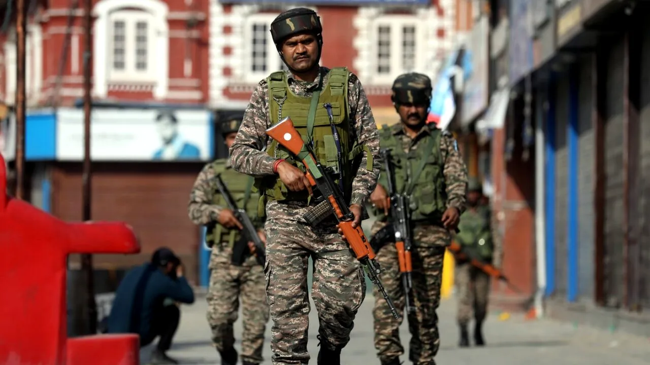 Atac sângeros asupra unui grup de TURIȘTI soldat cu 26 de morți și 17 răniți. Atacatorii au deschis focul într-o stațiune din Cașmirul indian