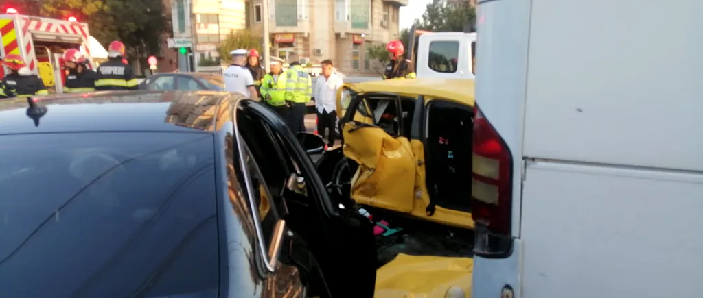 FOTO. Grav accident de circulație în Constanța. Șapte adulți și un bebeluș au ajuns la spital / Un microbuz, un autocar și două autoturisme, implicate