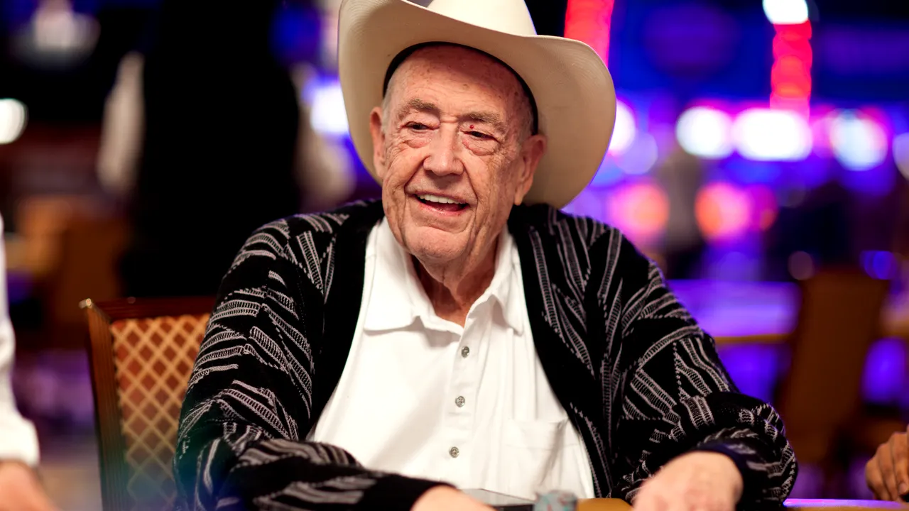 Hoții au vrut să-l jefuiască pe un mare campion de poker, dar l-au confundat cu vecinul său