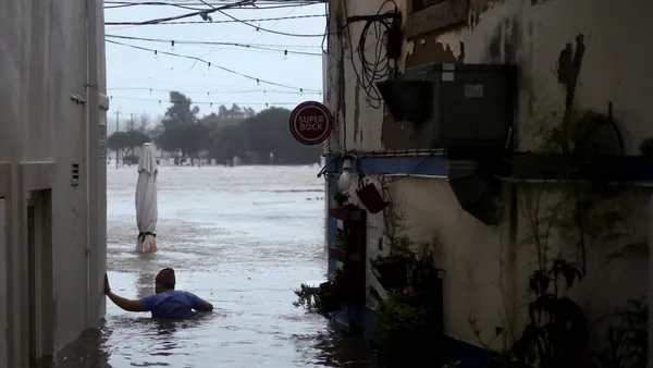 Furtuna Leonardo făcut ravagii în Spania și Portugalia. Mii de localnici, evacuați din calea inundațiilor și alunecărilor de teren. O persoană a murit