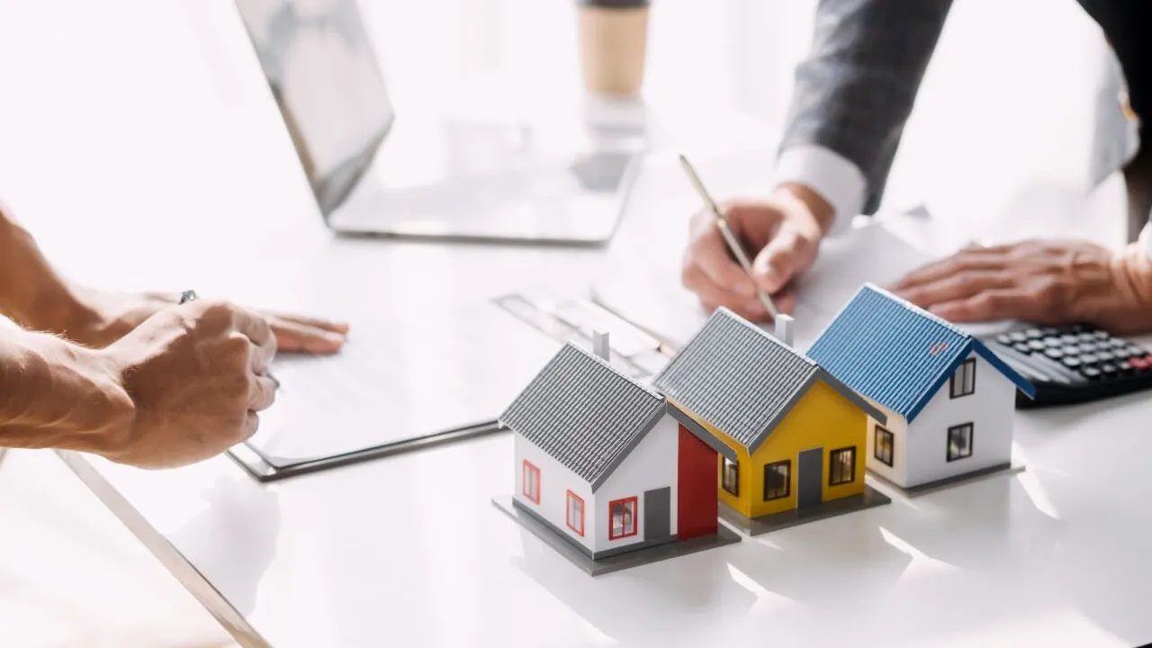 Fraude informatice cu polițe RCA false. Un cunoscut broker a dat o țeapă de peste 700.000 de lei / Contractul de asigurare era încheiat cu ISU!