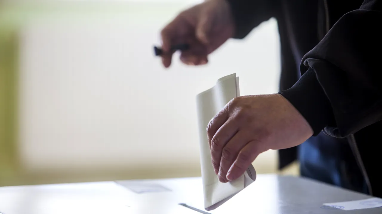 Politico.eu: Sondajele naționale arată că PPE va obține cele mai multe mandate. În România, PSD s-ar situa pe primul loc - FOTO