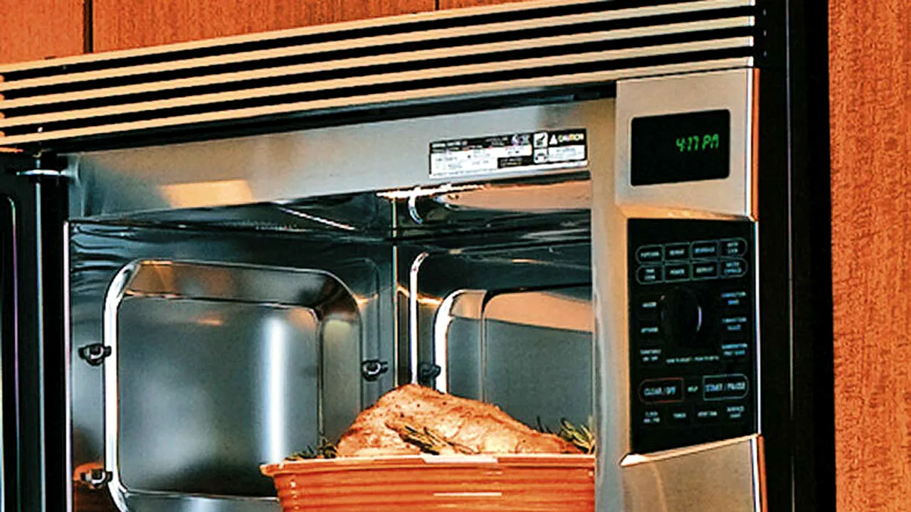 Avertismentul cercetătorilor pentru toți cei care gătesc la cuptorul cu microunde
