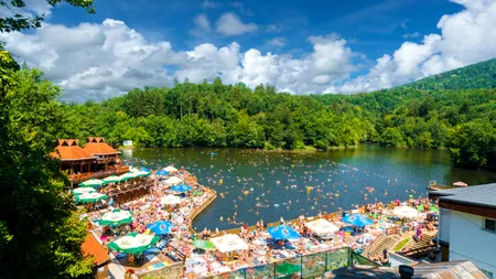 Stațiunea în care mii de TURIȘTI au dat buzna în minivacanța de Sfânta Maria. Până și hotelierii s-au mirat de câți vizitatori au avut