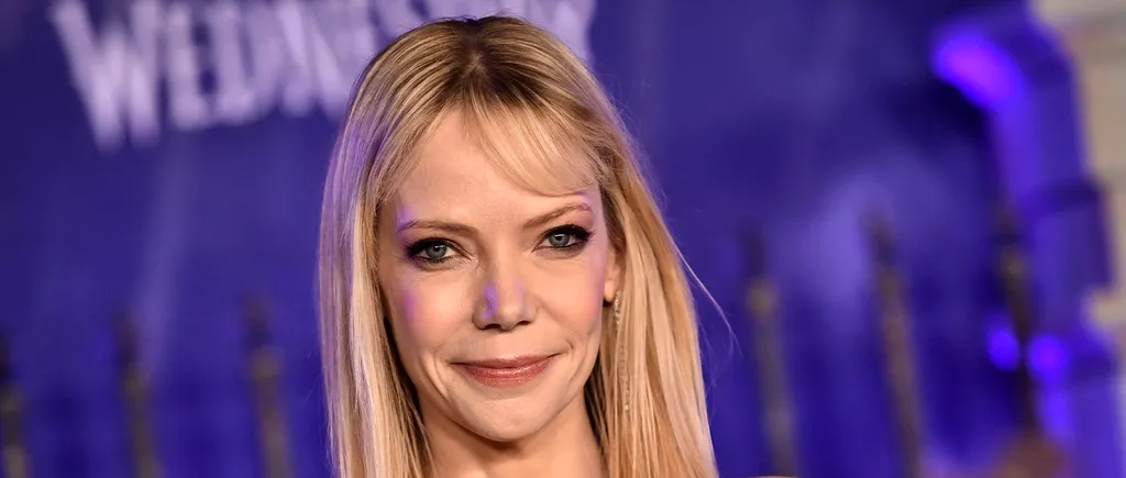 Actrița Riki Lindhome, cunoscută pentru rolul din serialul „WEDNESDAY”, joacă în thrillerul horror „They Listen”