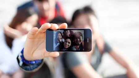Pedeapsa cu MOARTEA pentru un selfie. Locul unde turiștii NU mai au voie să-și facă poze