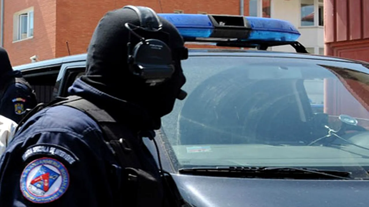 Percheziții la persoane care au obligat fete dintr-un centru de asistență socială să se prostitueze 