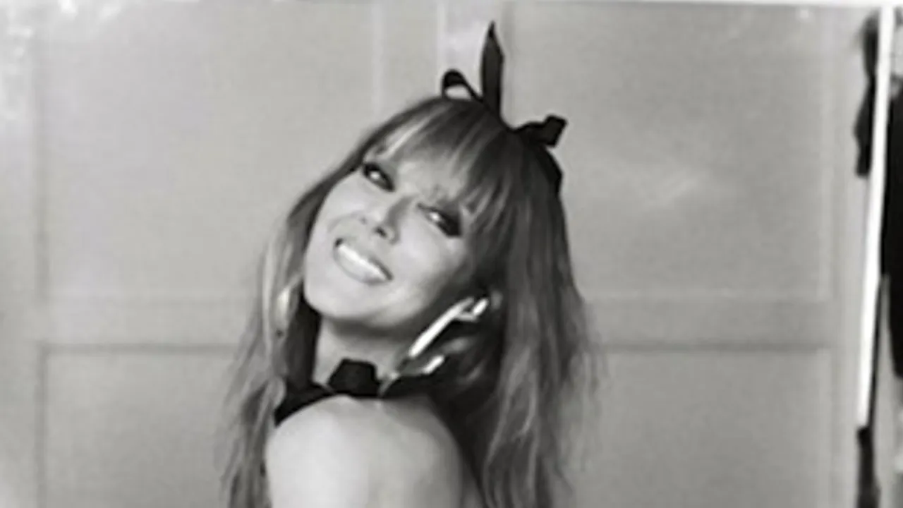 Celine Dion a pozat TOPLESS pentru V Magazine. GALERIE FOTO și VIDEO