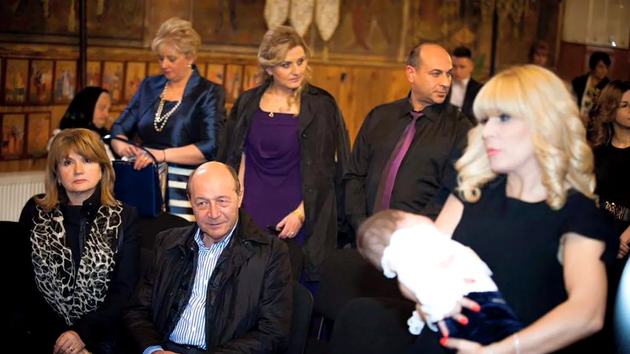 Elena Udrea, nașă la un botez la care a fost invitat și fostul președinte: ''Dacă va face politică, se va inspira de la cel mai bun, Traian Băsescu''