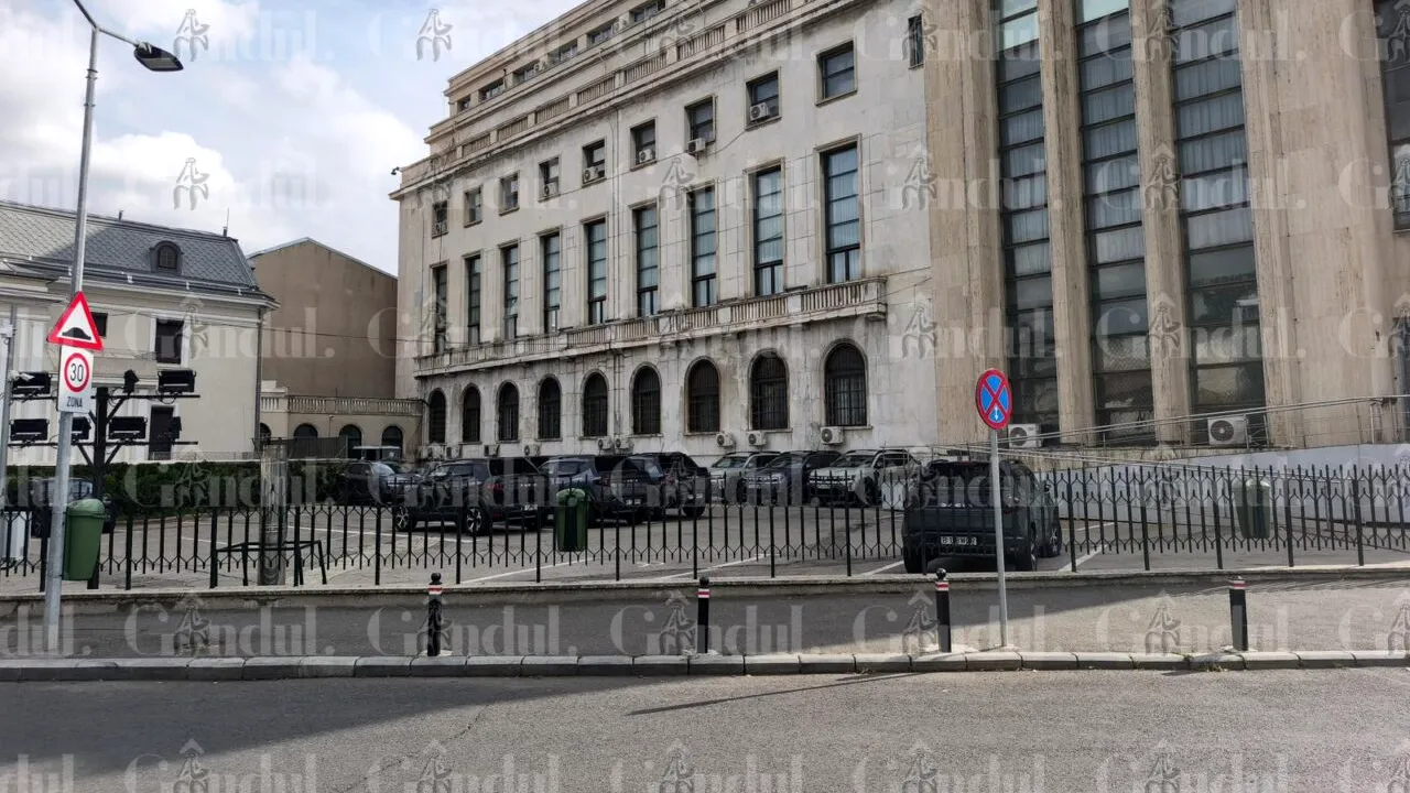 IMAGINI cu noua flotă auto a Guvernului. Cum arată cele 17 mașini Dacia Duster, model Pick-up