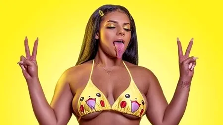 Femeia cu una dintre cele mai lungi limbi din lume: Câștig 100.000 de dolari pe an datorită ei - FOTO / VIDEO 