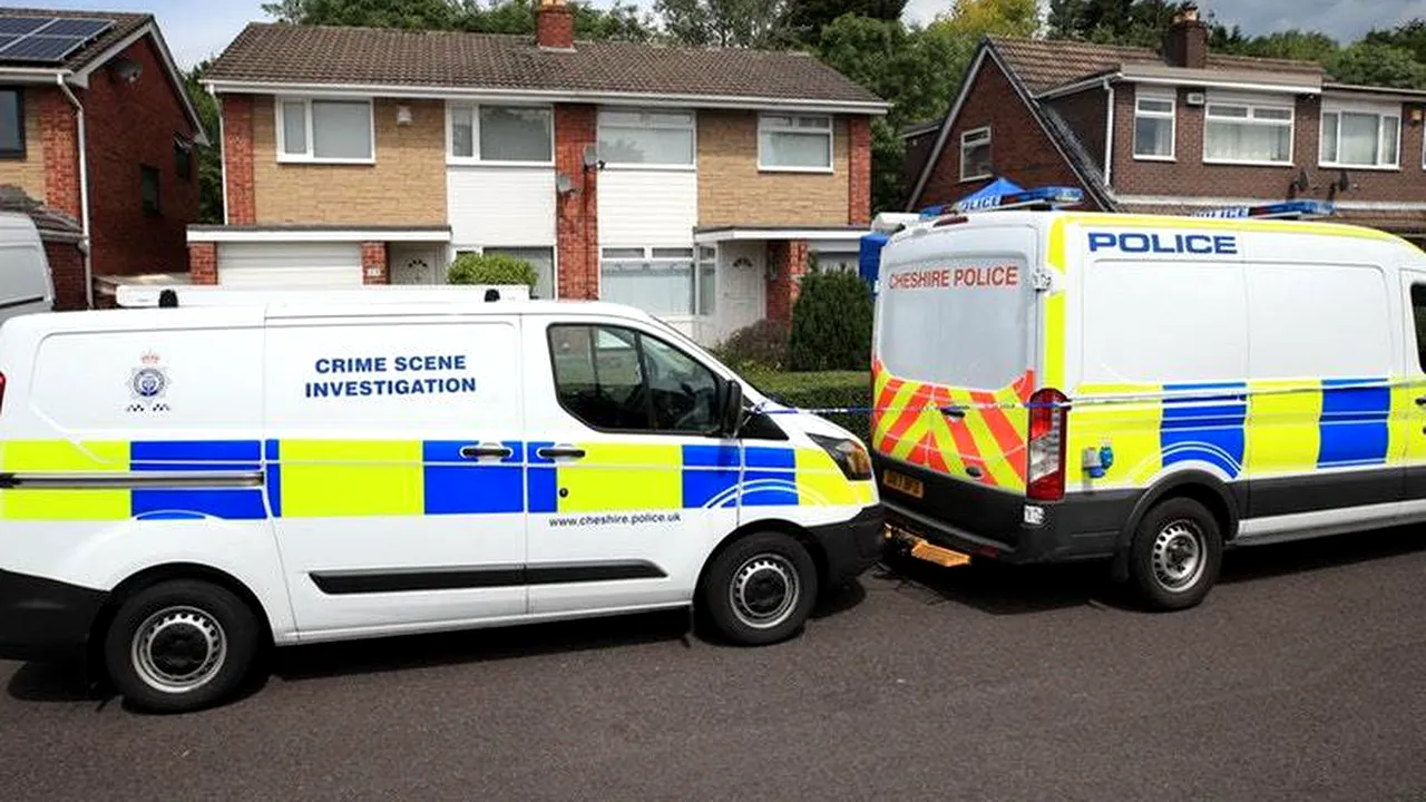 Bărbat găsit MORT în casă, după ce locatarii au simțit un „miros puternic și foarte urât”. Ce au descoperit anchetatorii despre vecinul lor