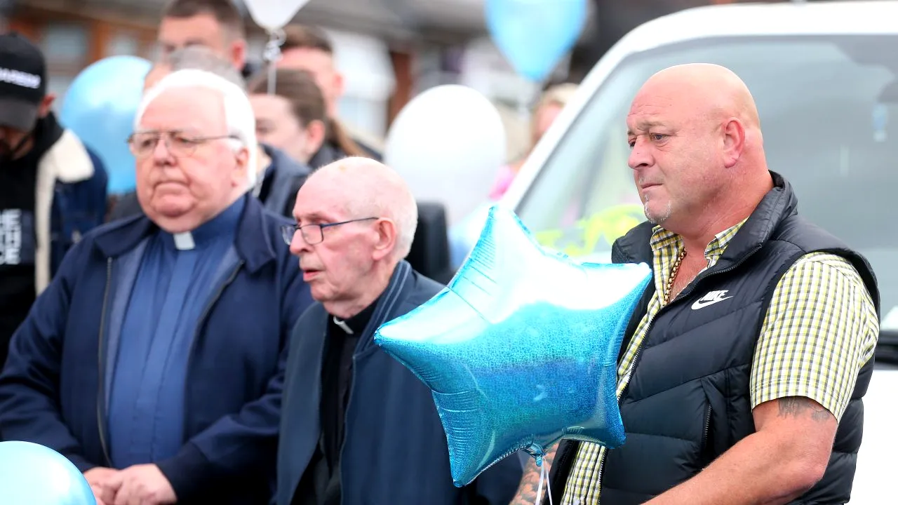 O româncă și-a ucis cu un cuțit fiul în vârstă de 8 luni și și-a rănit grav fiica de doi ani. Fetița este în stare critică