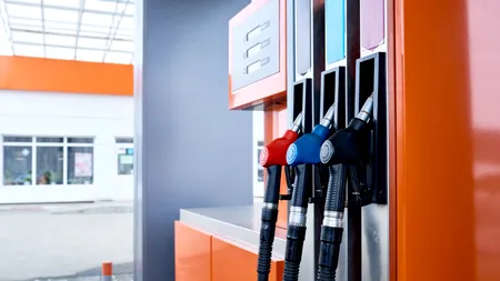 Românii preferă să treacă granița pentru COMBUSTIBIL mai ieftin. Diferență de peste 50 de lei la plinul de benzină sau motorină