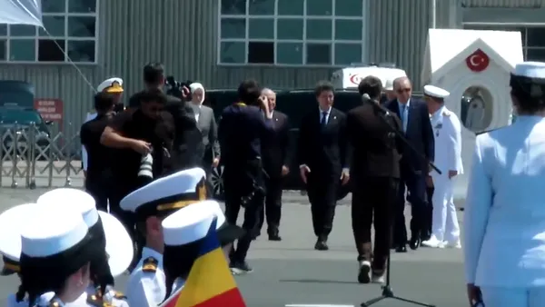 Nicușor Dan s-a întâlnit cu Erdogan la Istanbul, la ceremonia de primire a corvetei cumpărate de România din Turcia. Ce dotări are nava