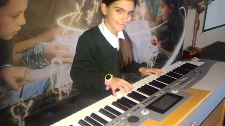 Povestea Katiei, micuța pianistă din Cluj care are deja o piesă înregistrată la Uniunea Compozitorilor: 