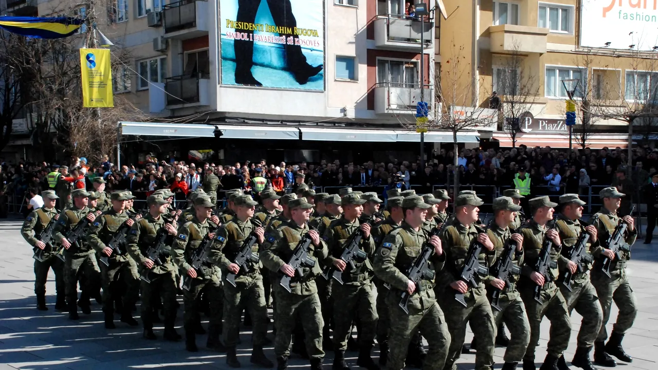 Președintele kosovar acuză Serbia că vrea să anexeze o parte a Kosovo. Puterea de la Belgrad vorbește despre război