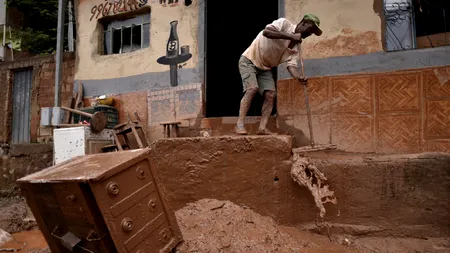 Cel puțin 54 de morți și peste 30.000 de oameni, evacuați în urma inundațiilor din Brazilia FOTO