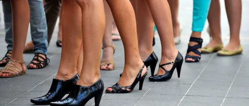 Câte perechi de pantofi își cumpără românii pe an și cât sunt dispuși să plătească pentru ele