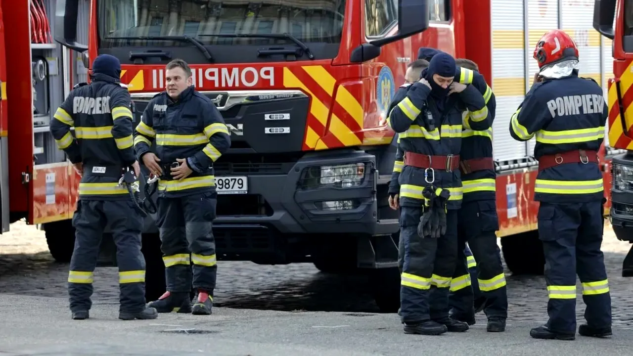 Incendiu la restaurantul Cocoșatu din Capitală. 20 de oameni au fost evacuați. Pompierii intervin chiar acum