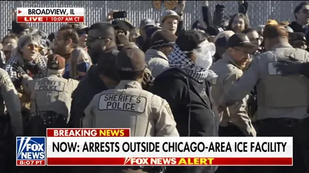 Ciocniri în Chicago: Se duc lupte între protestatarii care susțin imigrația și agenți federali în fața centrului de antiimigrație