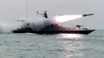 Iranul face exerciții militare navale, cu foc real, în Strâmtoarea Ormuz, în apropiere de „armada” SUA. La manevrele militare participă Rusia și China