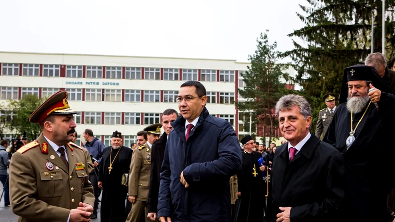 Ponta: Nu m-am întâlnit cu Băsescu la Ziua Armatei. Mă bucur că nu a fost nimeni fluierat, huiduit