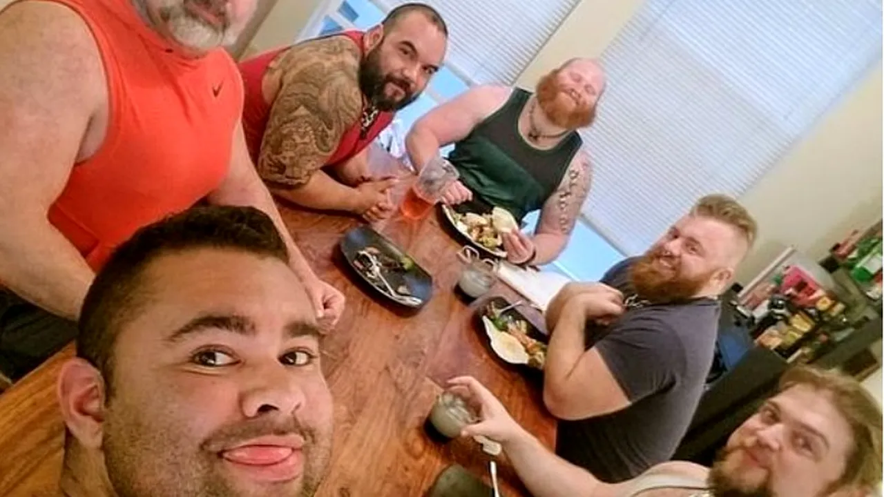 FOTO | Și-a injectat silicon în părțile intime, dar la scurt timp după mama lui a rămas șocată: Îi dau în judecată pe toți 5 / Bărbatul, demn de Cartea recordurilor pentru „mărimea