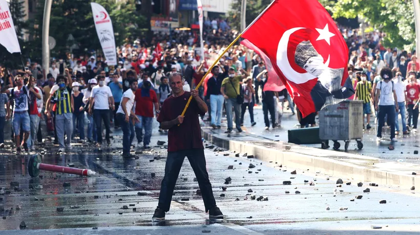 Proteste la Ankara. Gaze lacrimogene și tunuri cu apă, folosite pentru a dispersa peste 2.000 de manifestanți