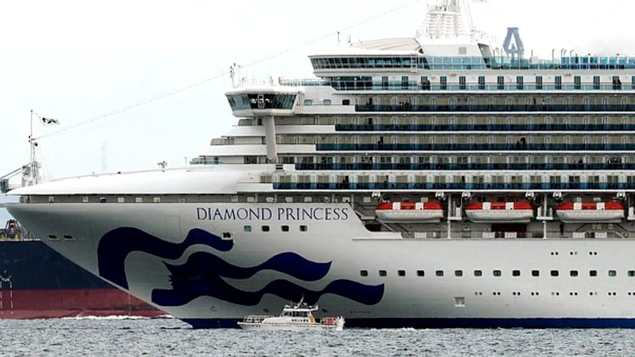 O navă de croazieră din Japonia, cu mii de persoane la bord, în carantină din cauza coronavirusului - VIDEO