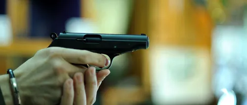 Un bărbat înarmat cu un pistol de jucărie a jefuit o bezinărie din Sibiu
