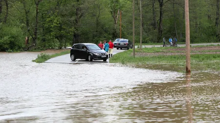 ALERTĂ METEO: Cod portocaliu de inundații pe râuri din trei județe. Până când este valabilă avertizarea