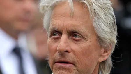 După despărțirea de soție, actorul Michael Douglas s-a mutat în casa miliardarului George Soros