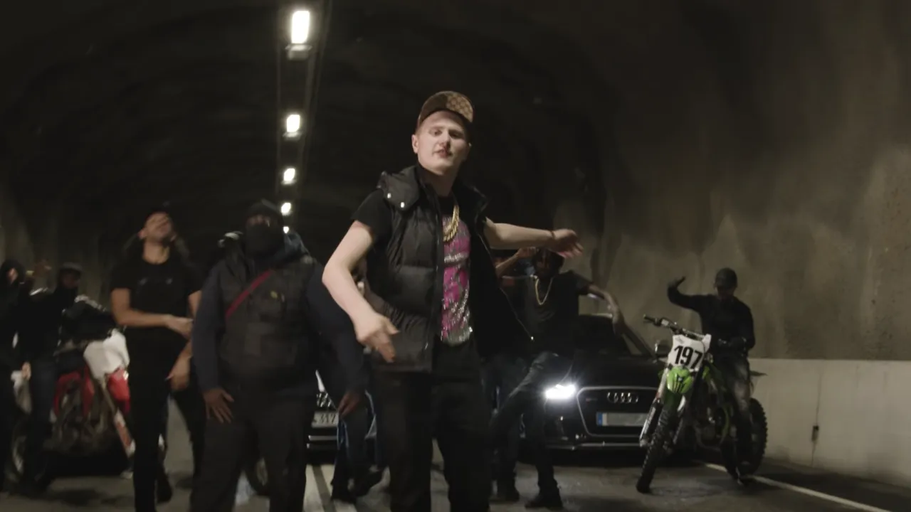 Un cunoscut rapper suedez a fost împușcat mortal, pe stradă, în Stockholm 