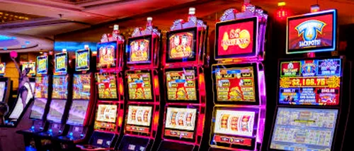 Industria jocurilor de noroc contestă măsurile autorităților. Câți bani pierde România din închiderea „păcănelelor”!