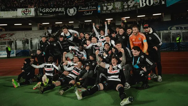 Universitatea Cluj, lider în Superliga de fotbal cu 8 etape înainte de final! Bergodi: „Suntem cu picioarele pe pământ”