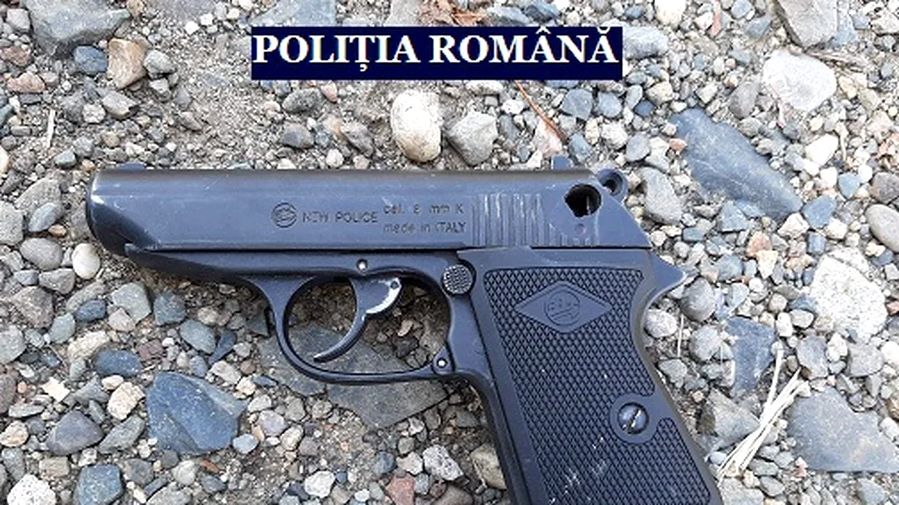Arme, cartușe și camere de supraveghere, găsite în Arad în urma a două percheziții / Un bărbat a fost reținut pentru 24 de ore