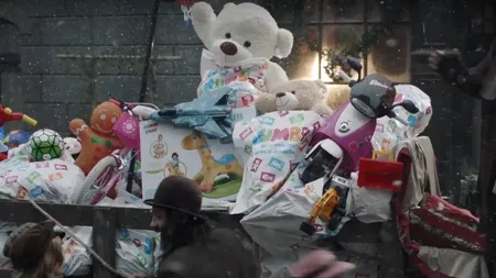 Câți bani încasează o casieră de la Jumbo. Salariul lunar cu tot cu bonusuri și bonuri de masă