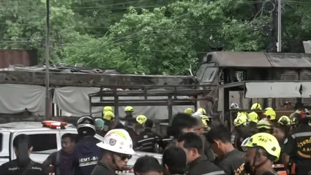 Cel puțin 8 morți și 25 de răniți în Thailanda, după ce un tren s-a izbit de un autobuz