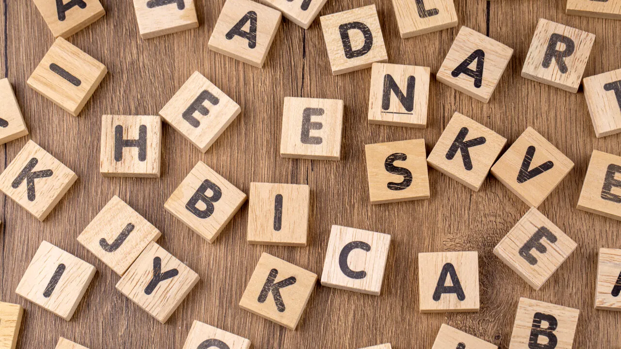 Ce înseamnă și cum se folosește „parasocial”, desemnat cuvântul anului 2025