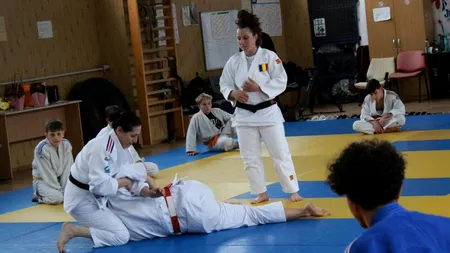 Fiica Andreei Chițu se „luptă” cu mama ei la judo