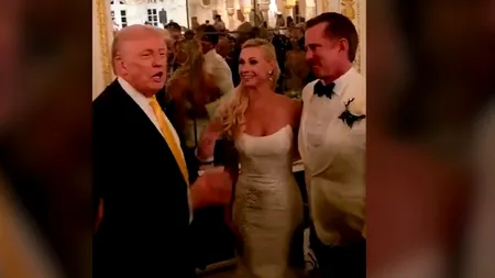 Trump a intrat pe neașteptate la o nuntă. Petrecerea mirilor avea loc la Mar-a-Lago