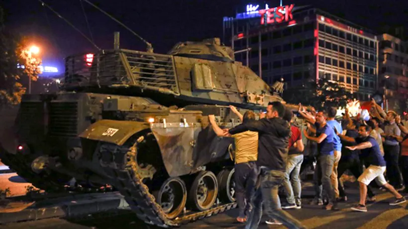 Peste 300 de morți în Turcia, după tentativa de lovitură de stat