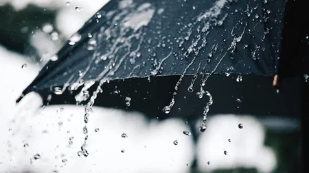 Se schimbă vremea în România! Meteorologii ANM au anunțat ploi și descărcări electrice