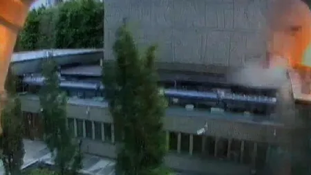 Înregistrarea video care îl surprinde pe Breivik parcând camioneta-capcană dată publicității în premieră